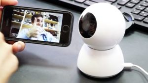  Mijia 360° Home Camera оснащена специальными пазами для крепления на стену или потолок